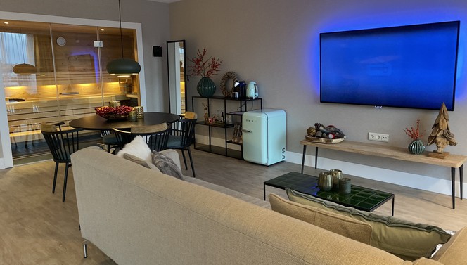 North Suite | Living mit Sauna und flatscreen tv